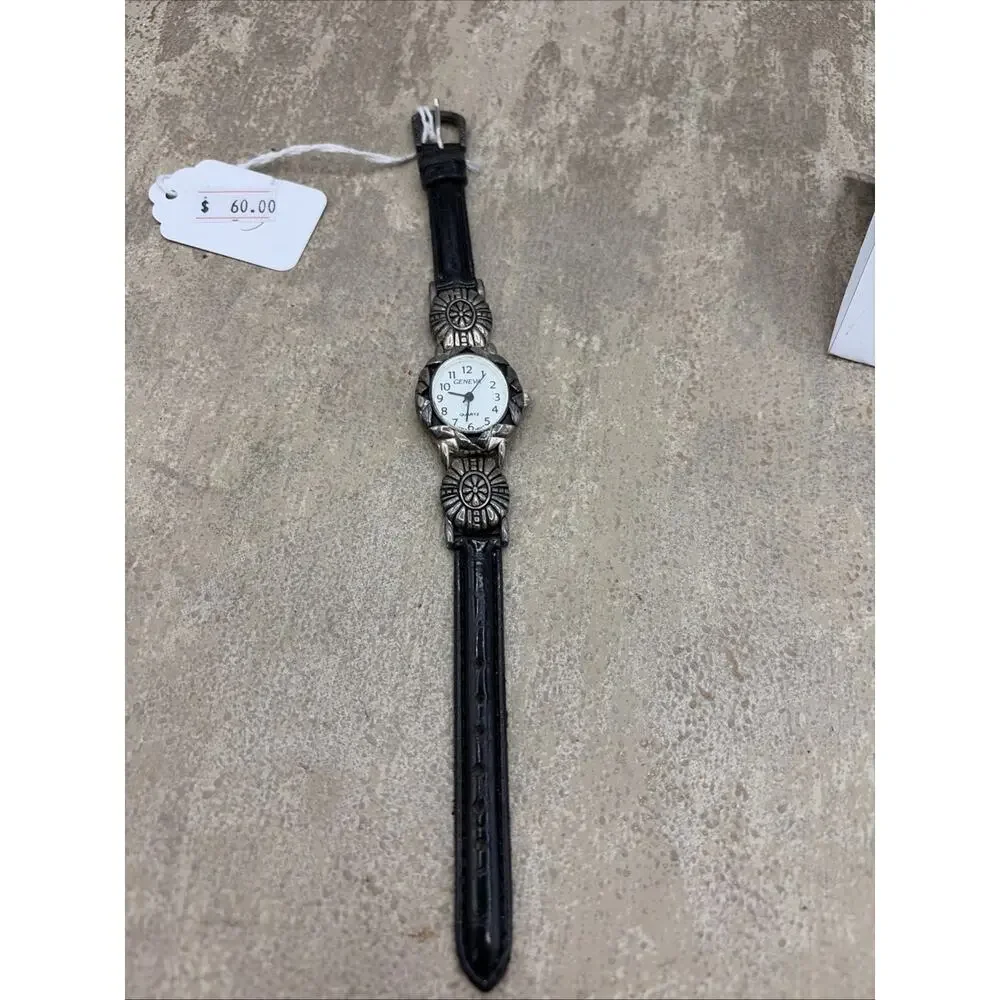 Vintage Design Geneva Southwestern Floral Women’s Watch W/Black Strap 8.5” Works
